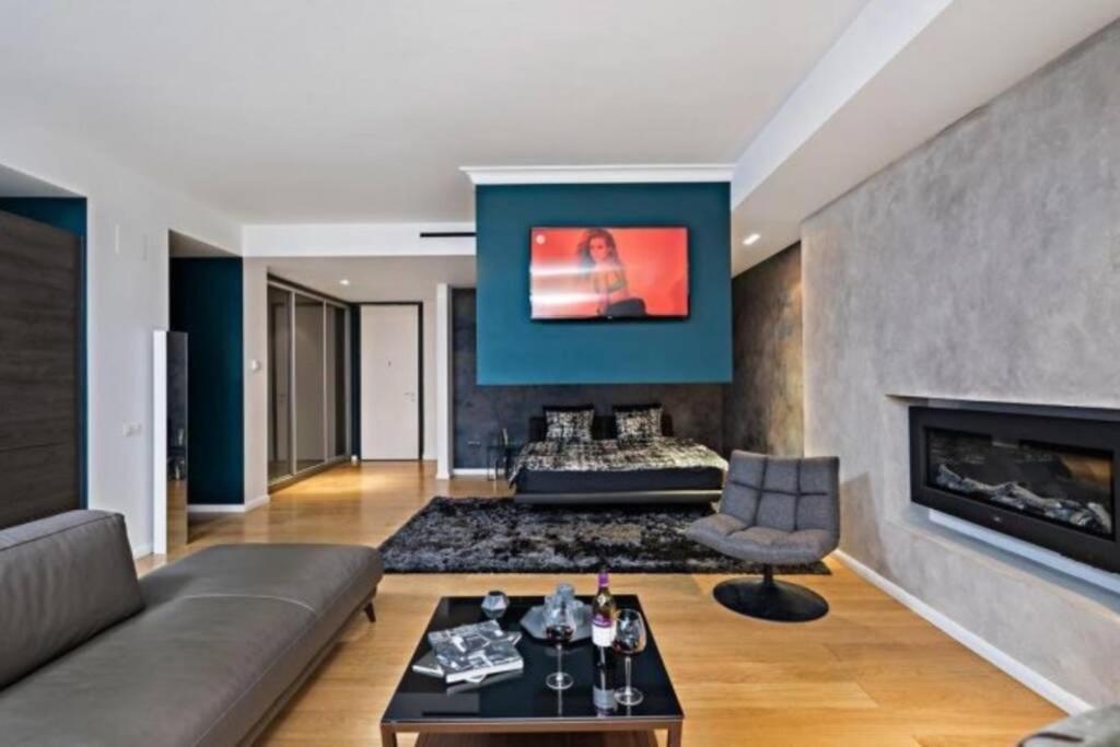 Vernescu Luxury Apartament *